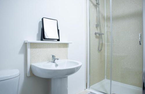 Contractor‑Heaven 5BR Home 4.5 Baths Wakefield - Foto 21