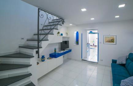 Admiring Amalfi - Photo 42