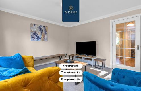 Muirton House 2 - INVOICE and REDUCED PRICE only via SUNRISE SHORT LETS DUNDEE, SLEEPS 8 has 4 Twin Bedrooms with 4 Car Parking, 2 Baths, 5 Smart TV, Fully Equipped, Garden, Free WiFi, and ONLY 9 Mins to STANNERGATE Ports - Foto 19