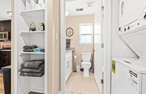 New! Modern Upper Flat near Downtown Roseville - Foto 5