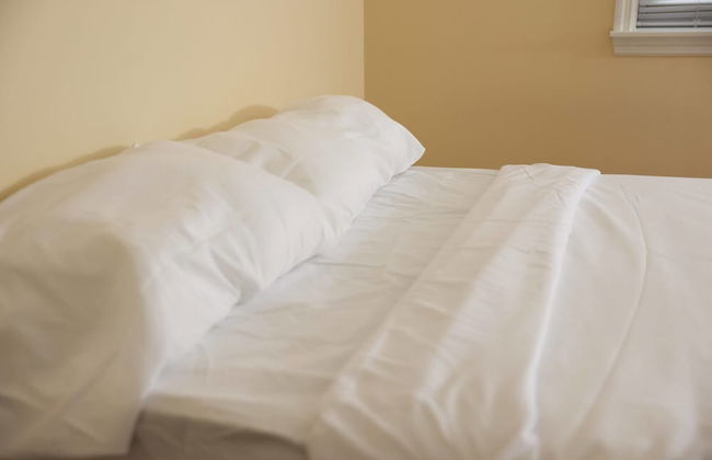 Close to Campus Student Housing - Amenities - Photo 3