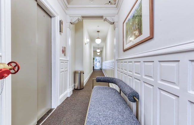 Sosuite Penthouse 1BR Apt w Arch Windows W D - Photo 23