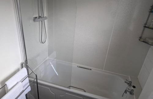 Central 1-Bed Apt Sleeps 4 5 mins to Station - Photo 8