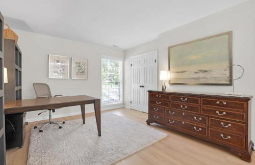 NEW! The White House, with 2 King Ensuites close to Parris Island and Downtown - Foto 46