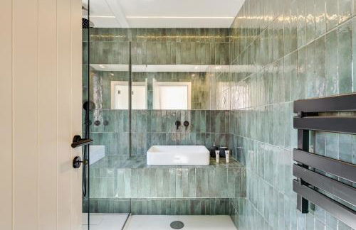 Douro Arda House with Pool & Jacuzzi by HostWise - Photo 41