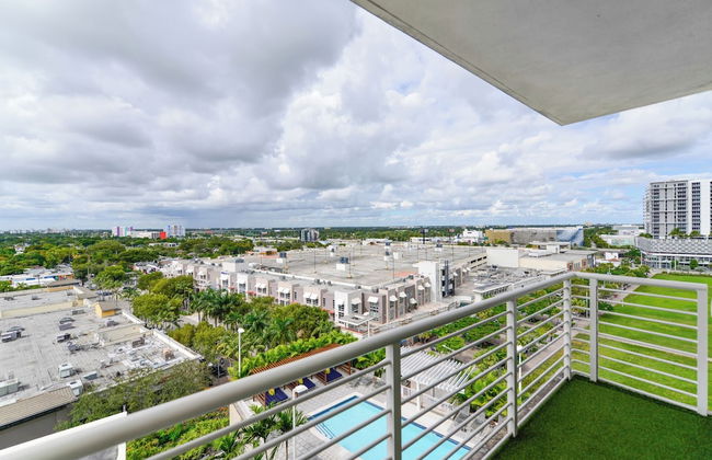 Lovely Condo|Pool & Parking at Midblock - Foto 11