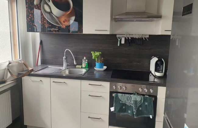 Modern Apartment With Balcony - Photo 18