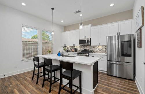 The Oasis - Modern 3BR Near Downtown - Med Center - Stadiums - Foto 13