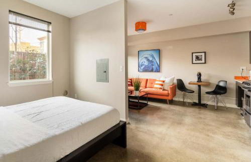 Stay Portland - Bright Studio Apartment - Food Carts & Local Shops - Photo 11