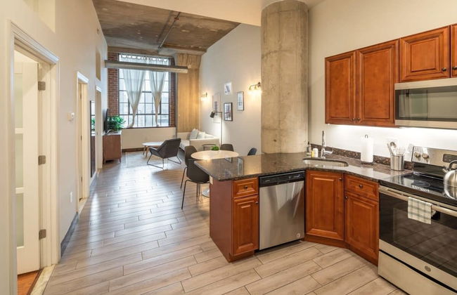 Sosuite 2BR Apt w W/d, Gym, On-site Restaurant - Photo 15