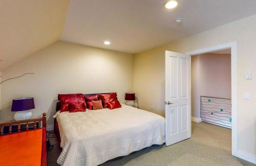 Deck and Private Dock! Winchester Creek Estate - Foto 24