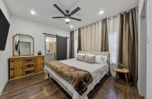 5th St Getaway w Sauna Hot tub Firepit & Game Room - Foto 29