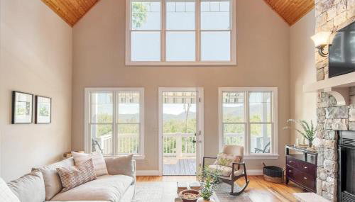 Hot Tub, Deck w/ Breathtaking Mountain Views - Foto 3