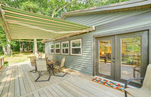 Private Island Home in Belding with Dock and Grill! - Foto 17