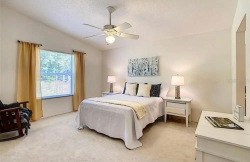 Cozy home, Right Next Door to Lake Sumter Square! - Foto 3
