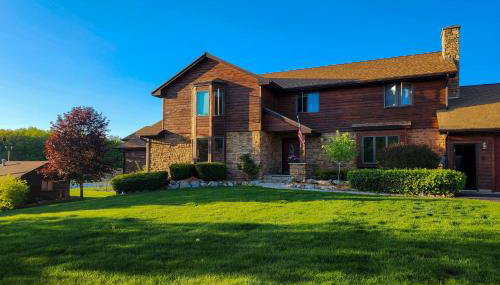 7,000 Sq Ft! Private Rapid City Estate with Pool - Foto 1