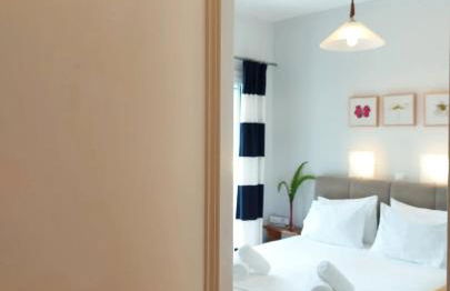 Blue Window - Photo 4