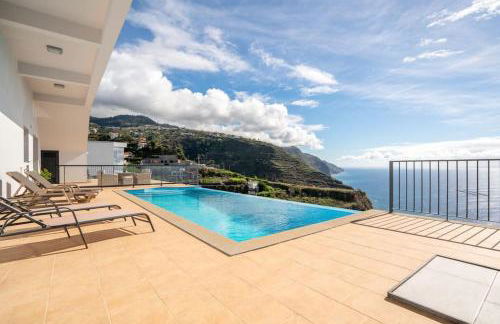 Marina View Apartment - Pool & stunning ocean view - Photo 13