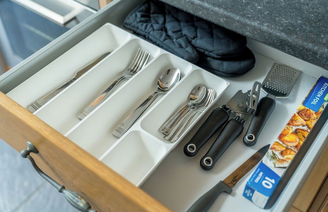 Crawley Stainer 1-bedroom With Parking and Garden - Foto 15