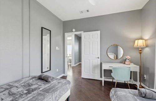 Parisian-Inspired 5-BD w Pool Playground Cinema - Foto 37