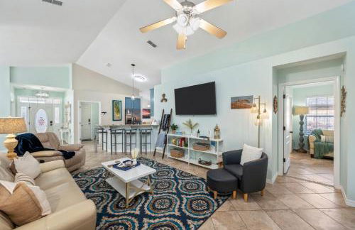 Beautiful Pet Friendly Home! Tropical Pool, Optional Golf Cart & Pool Heat, Minutes to Beach - Foto 16