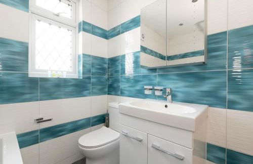 4 Bed house Parking 5 mins Sidcup Station - Pass the Keys - Foto 34