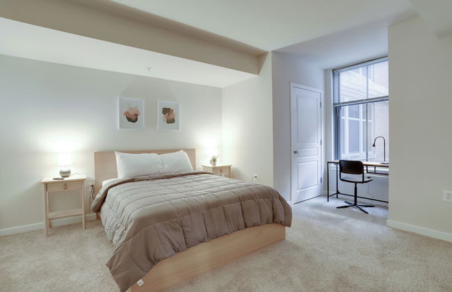 Walkable Alexandria Apts - Photo 9