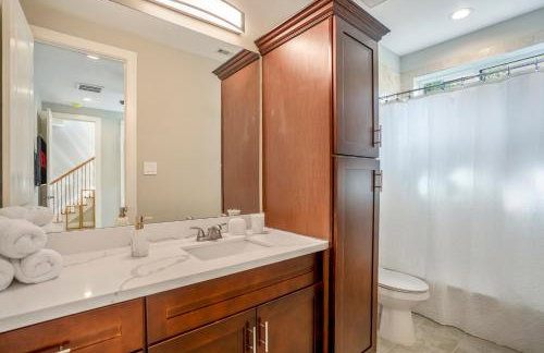 Spacious 3 Bed House near MD Anderson with Free Parking & Wi-Fi - Photo 41