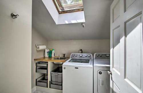 White Mountain Escape with Separate In-Law Suite! - Foto 16