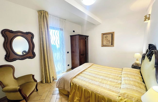 Pool, Jacuzzi and Events Room - Charming Villa in Umbria - Sleeps 24 - Lake View - Foto 24