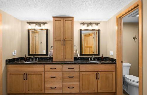 Gorgeous Executive Lutsen Townhome - Ski-in Ski-out, Pool, Hot Tub, Hiking, Biking, campfires and more! - Foto 19