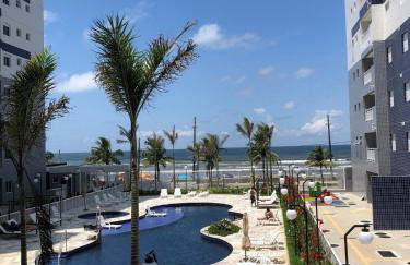Apto frente o mar com 3 piscinas Wi-Fi gratuito aceito pet - Foto 16