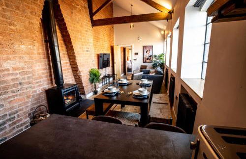 DJH Homes - Luxurious and chic 3BR Grade II Industrial House with log burner and electric blinds - JQ, Birmingham City - Foto 9