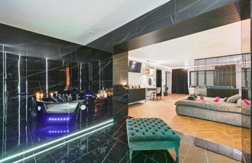 Jacuzzi LoveAparts Marki Romantic Getaway - Photo 51