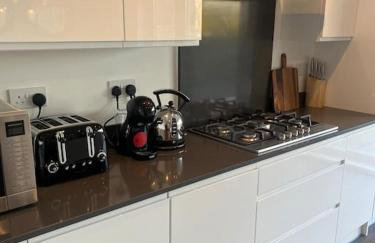 Outstanding 4-Bedroom Town House By Valore Property Services - Foto 13