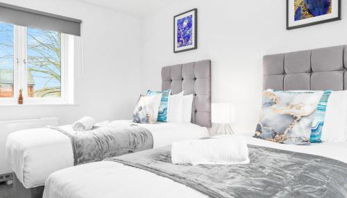Stylish Two Bed Apartment -Cradley Health - Smart Tv - Netflix - Parking 27BC - Foto 3