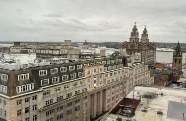 Two Bedroom City View Apartment Liverpool by StaySavvy Accommodation - Photo 11