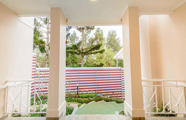 Villa Kota Bunga Puncak 2 Bedroom - Photo 10