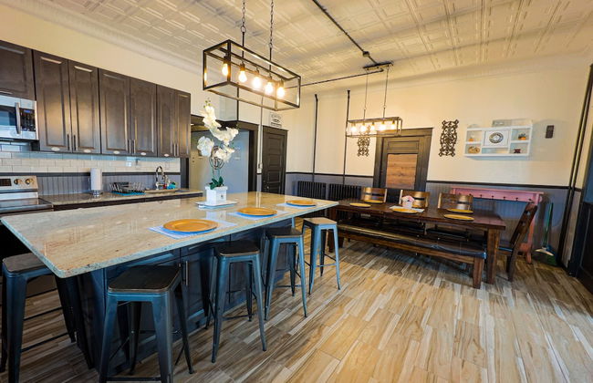 The Pub with Private Yard & Parking, Near the Falls & Casino by Niagara Hospitality - Foto 22