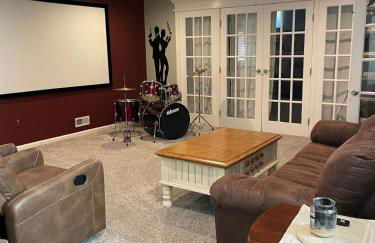 5BRwithBand&Piano setup Private Gym Theater&Entry at Cherry Hill - Foto 5