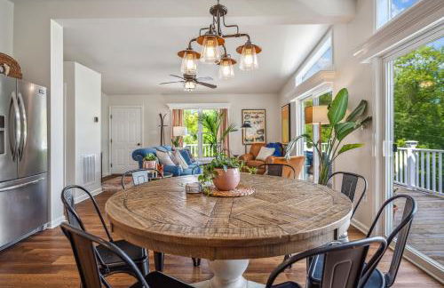 Trailblazer Lodge - Upscale, hot tub, trail, game room, wifi, fire pit, bar, pool table, king bed, view, pet friendly - Photo 51