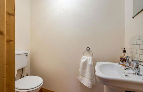 Stylish & spacious 3 bedroom entire house in Lisburn with parking - Foto 7