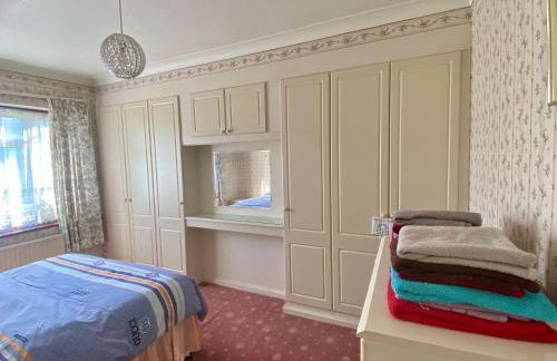 Barking London House sleeps 12 - parking - train tube - airport - Foto 46