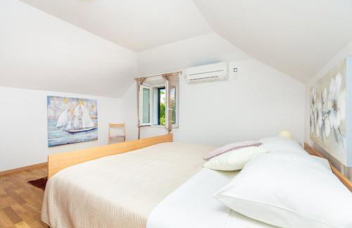 The Loft - Photo 38