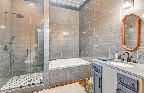 Upscale Getaway on Smith Lake with Boat Dock - Foto 29