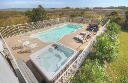 Sawyers Lodge - Historic Soundfront Home, Pool, Hot Tub, Boat Launch, Kayaks, Pets OK, Flex Stays - Foto 71