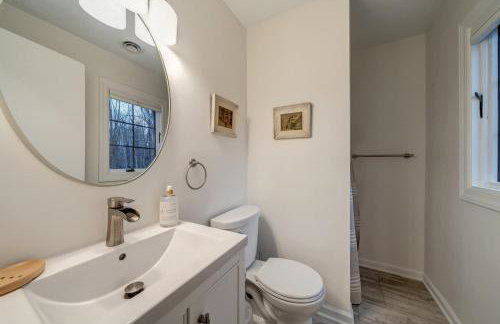 Exclusive Wooded Chalet w Magnificent River Views - Foto 28