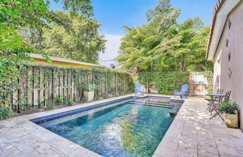 Heated pool, parking, 5 min walk to food and fun! - Foto 41