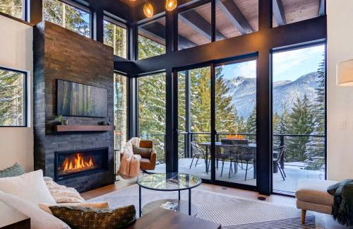 Ski In and Out The Mountainside House with Hot Tub! - Foto 4