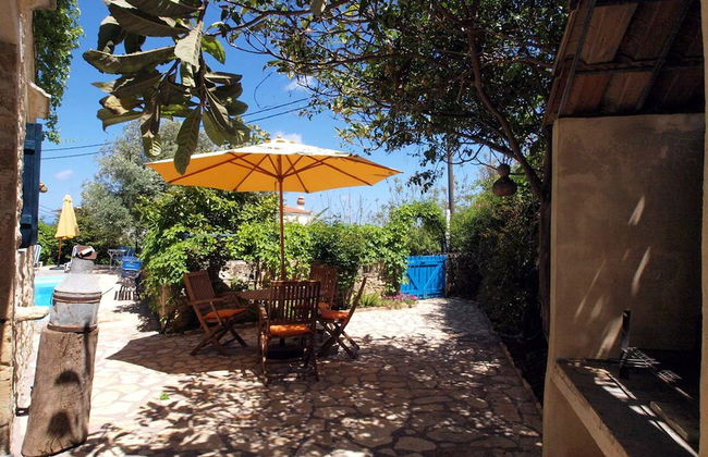 Villa Sofas - Photo 25